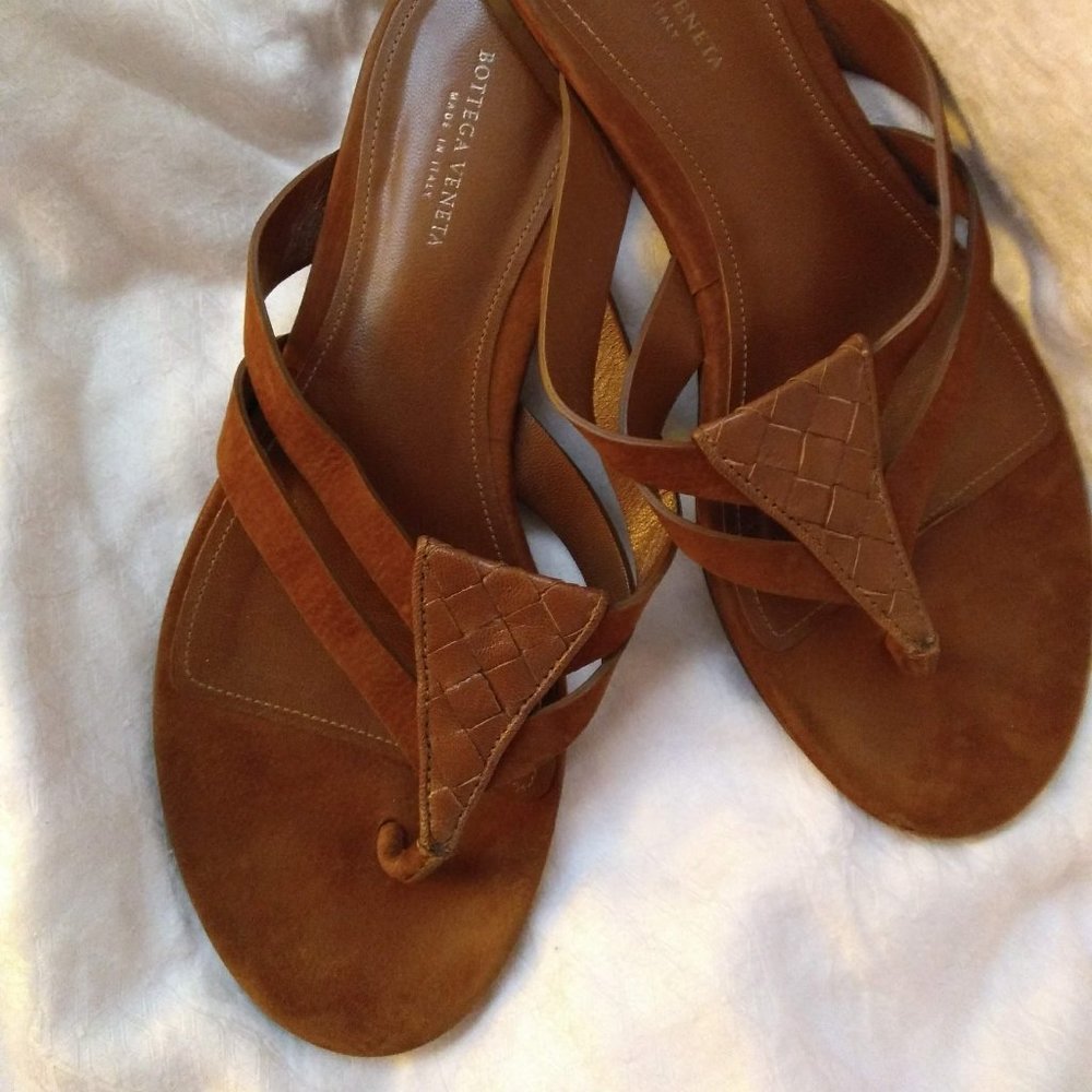 Bottega Veneta Italy toe post sandals shoes woven Suede flip flops